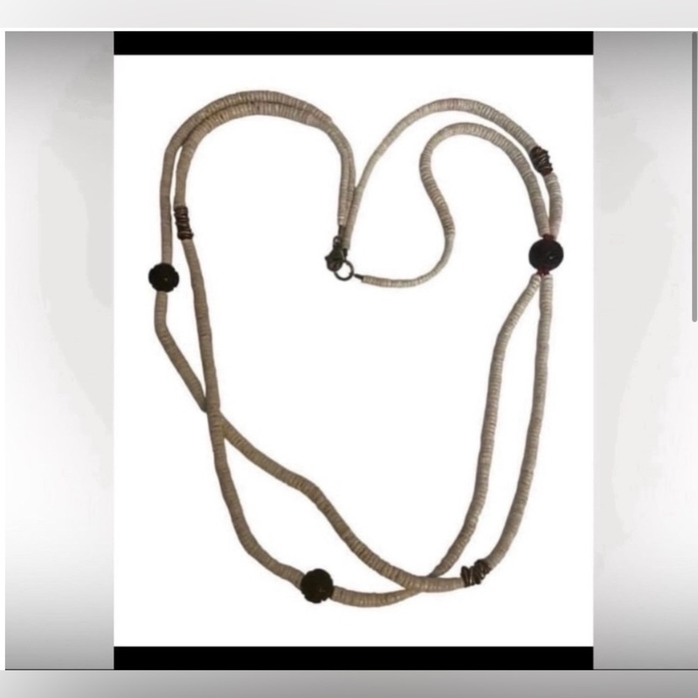 Elegant Beige and Black Necklace